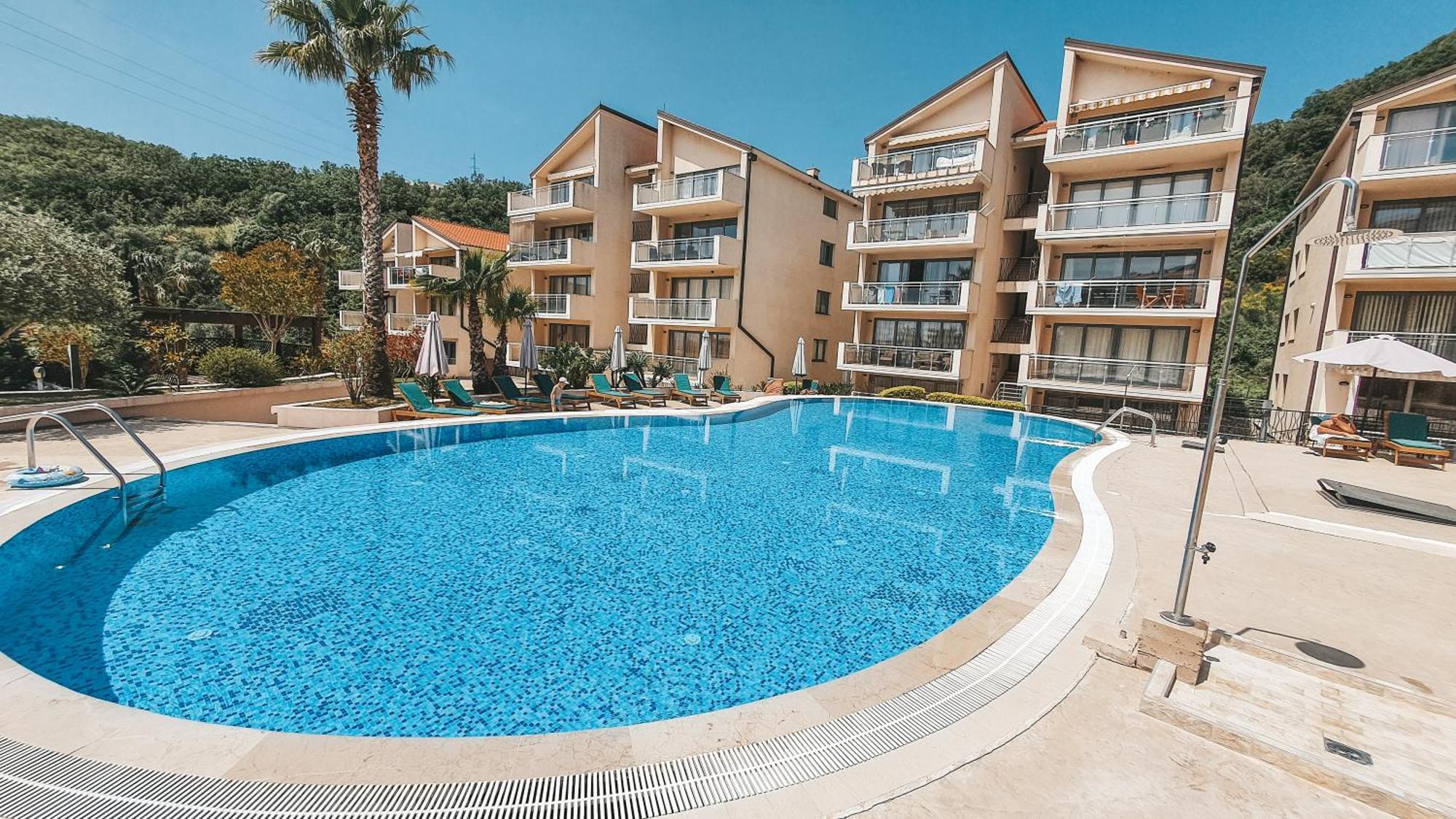 A&a In Blue Horizon Przno With Pool